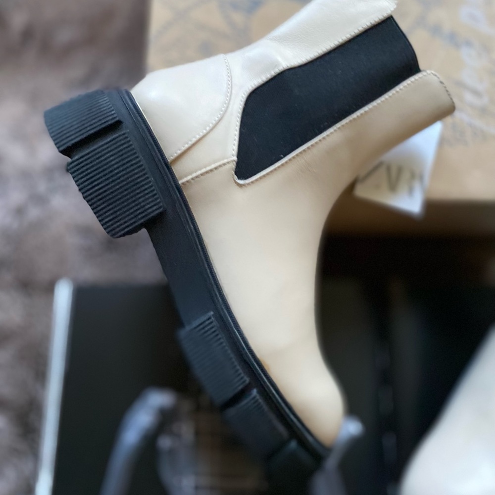 ZARA Low Heeled Lug Sole Leather Ankle Boots - Picture 12 of 15